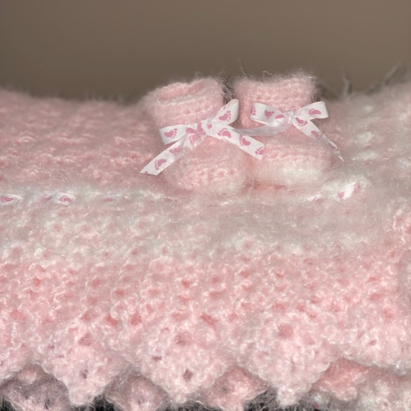 Pink heirloom baby afghan soo soft and beautiful - Picture 1 of 8